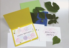 草花のこすり出しで描くメッセージカード