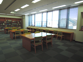 足立区立舎人図書館の自習室