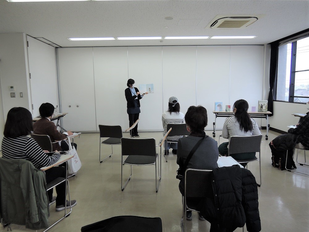【中止】大人のためのおはなし会~耳で味わう色彩の世界~