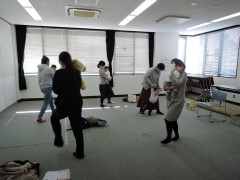 親子で一緒にからだを動かすわらべうた