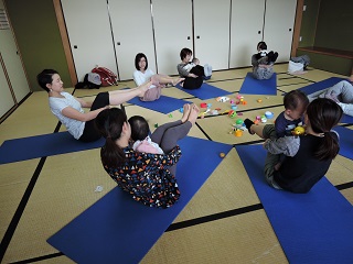 親子で楽しむヨガ 7月